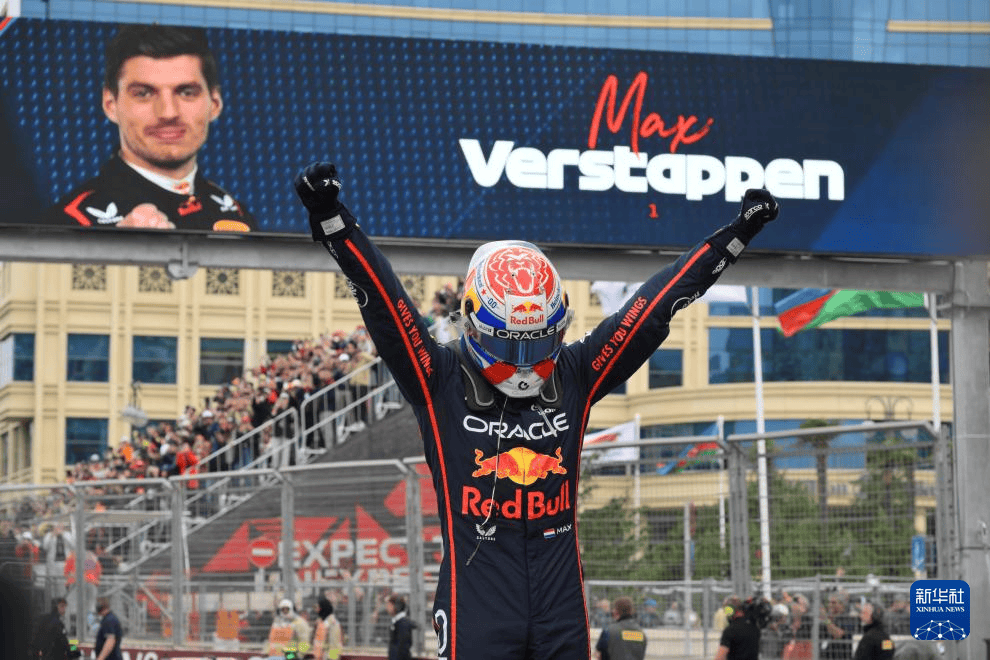 红牛车队鏖战迈凯伦，维斯塔潘扛起全队