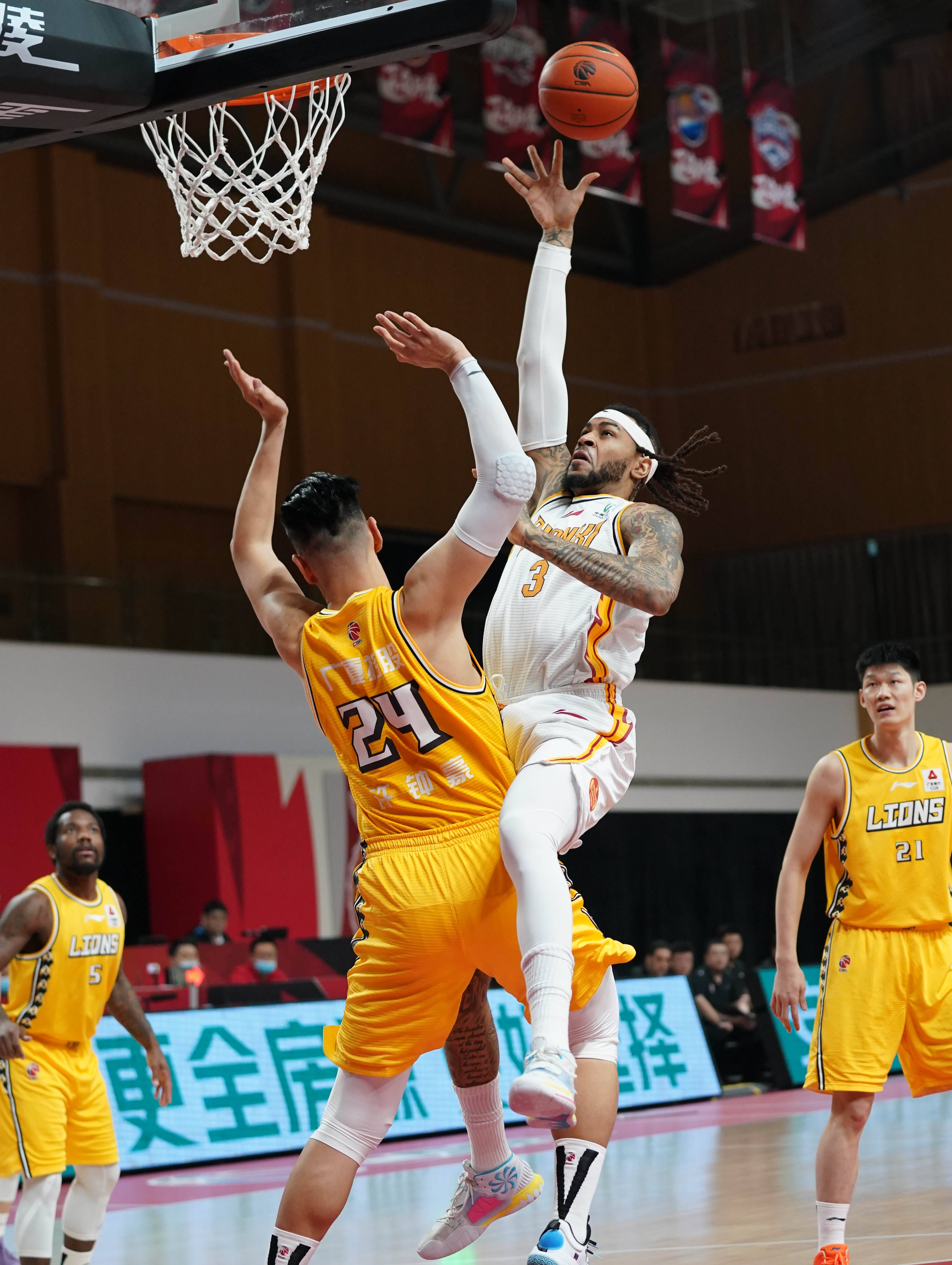 莫德里奇带队取胜，波兰关键战突围土耳其